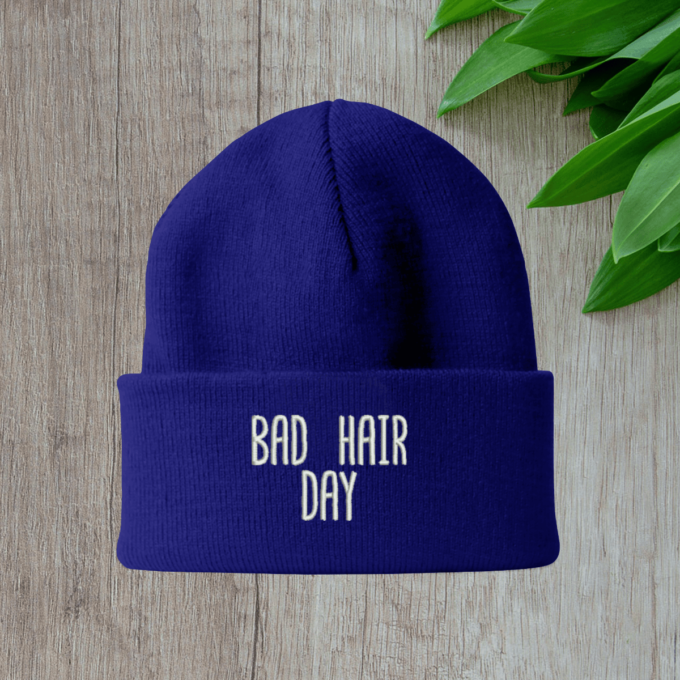 blue-ziemine-kepure-bad-hair-day