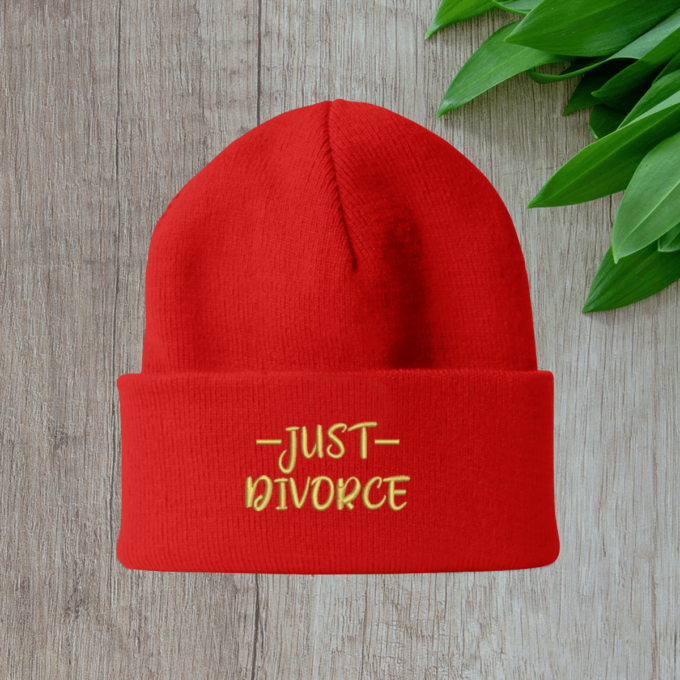 red-ziemine-kepure-just-divorce