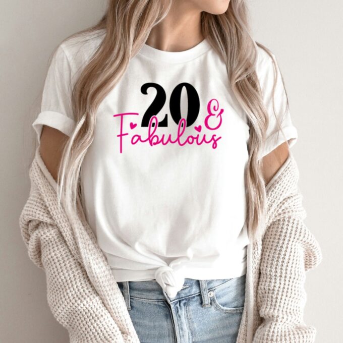 Unisex marškinėliai su spauda „20 ir nuostabi“