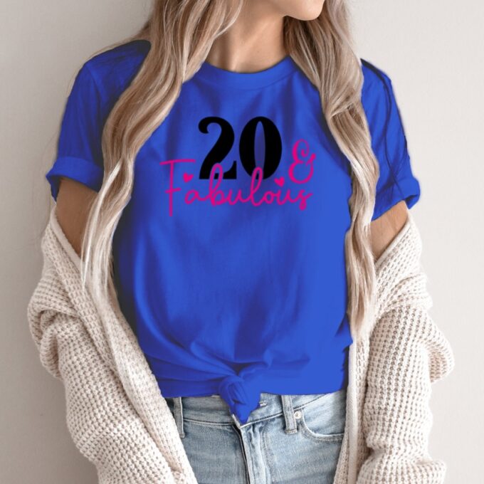 Unisex marškinėliai su spauda „20 ir nuostabi“ - Image 3