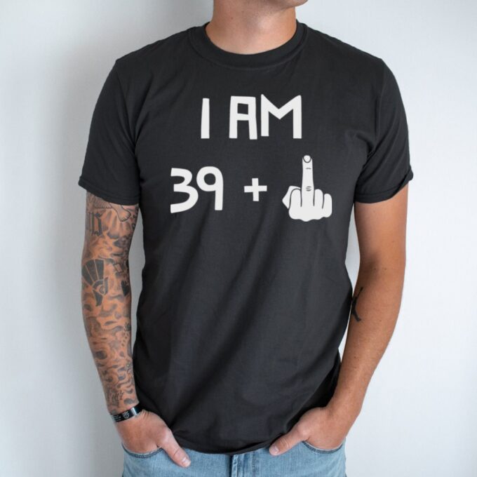 Unisex marškinėliai su spauda „40 metų“ - Image 2