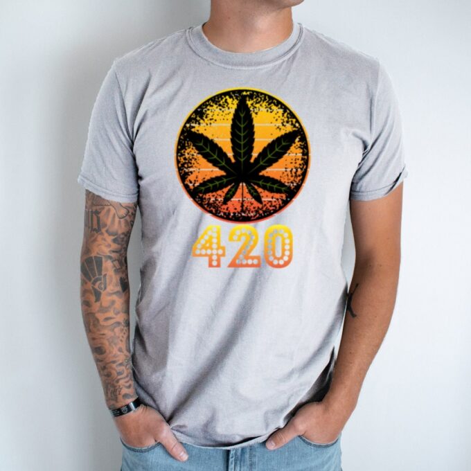 Unisex marškinėliai su spauda „Kanapė 420“ - Image 3