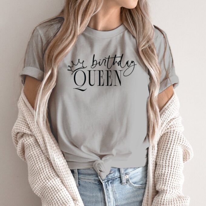 Unisex marškinėliai su spauda „Birthday Queen“ - Image 2