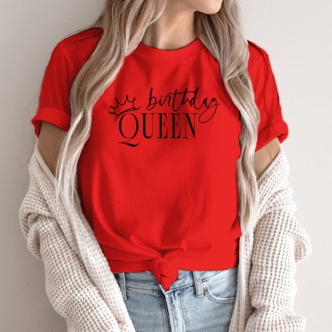 Unisex marškinėliai su spauda „Birthday Queen“ - Image 4