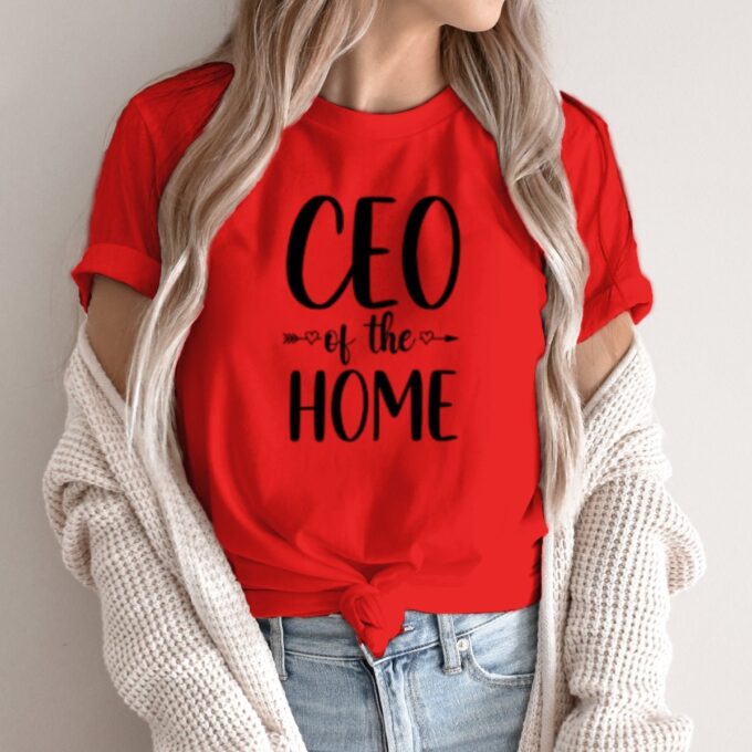 Unisex marškinėliai su spauda „CEO Of The Home“ - Image 4