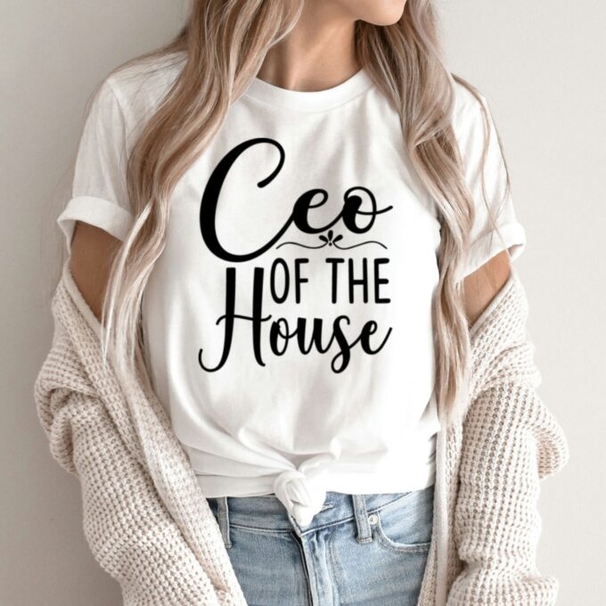 Unisex marškinėliai su spauda „CEO Of The House“