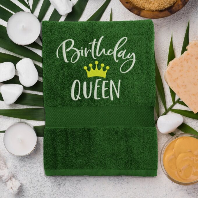 Rankšluostis „Birthday Queen“ - Image 2