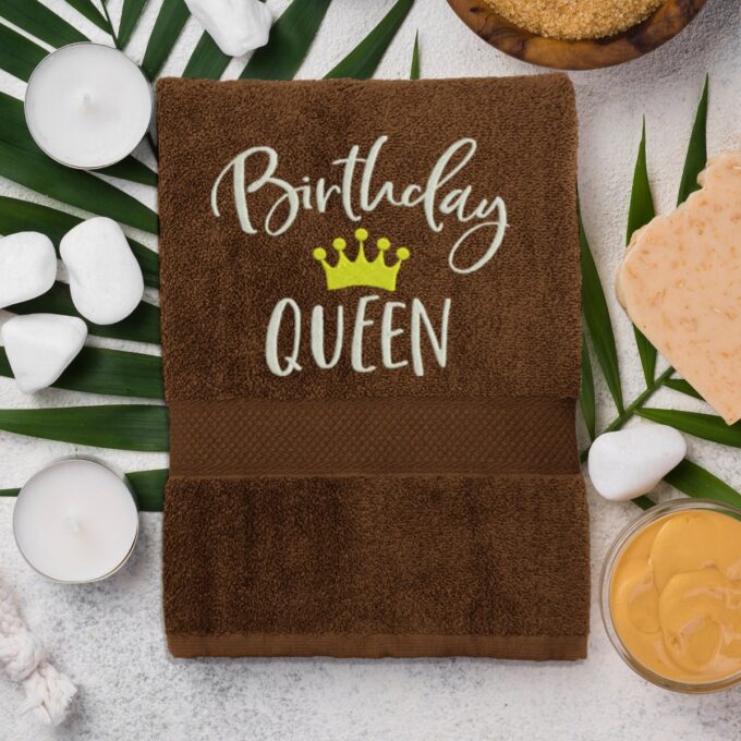 Rankšluostis „Birthday Queen“ - Image 3