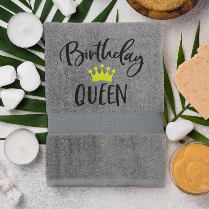 Rankšluostis „Birthday Queen“ - Image 9