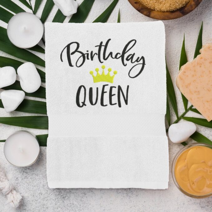 Rankšluostis „Birthday Queen“ - Image 10