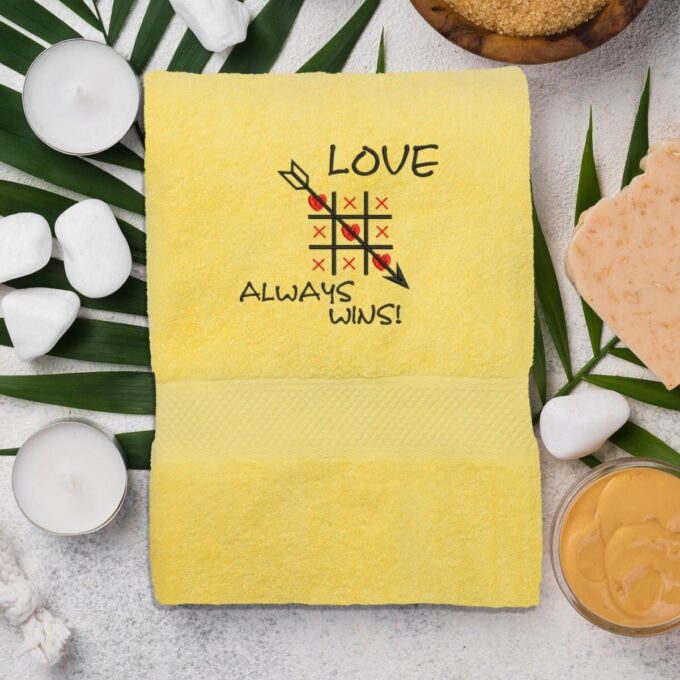 Rankšluostis „Love Wins“