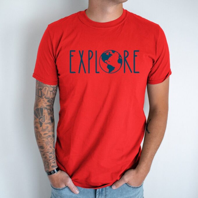 Unisex marškinėliai su spauda „Explore“ - Image 3