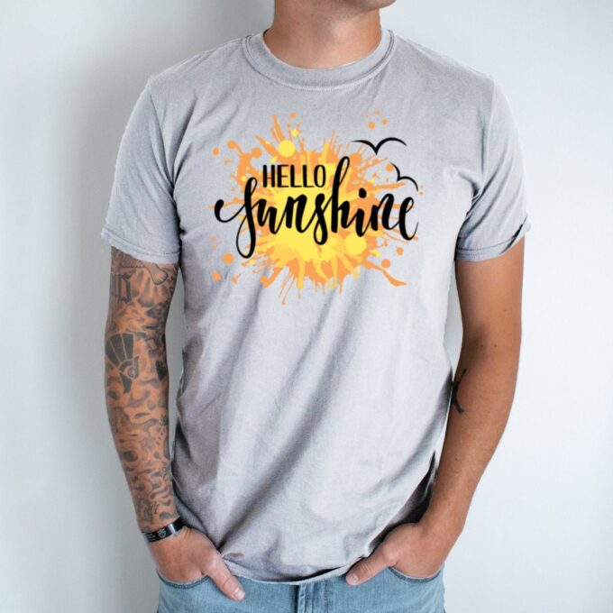 Unisex marškinėliai su spauda „Spinduliai“ - Image 2