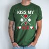 Unisex marškinėliai su spauda „Kiss My Ace“ - Image 3