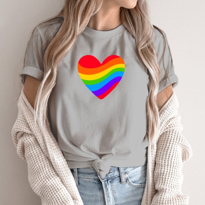 Unisex marškinėliai su spauda „LGBT Širdelė“ - Image 3