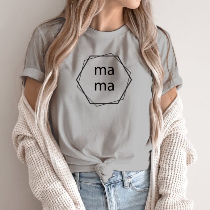 Unisex marškinėliai su spauda „Mama“ - Image 2