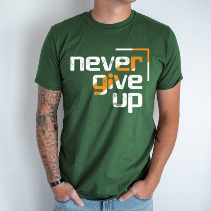 Unisex marškinėliai su spauda „Never Give Up“ - Image 3