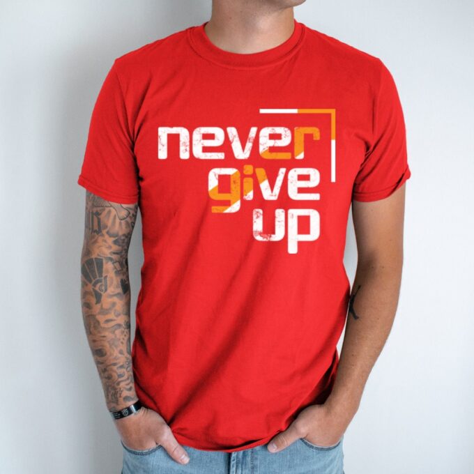 Unisex marškinėliai su spauda „Never Give Up“ - Image 4