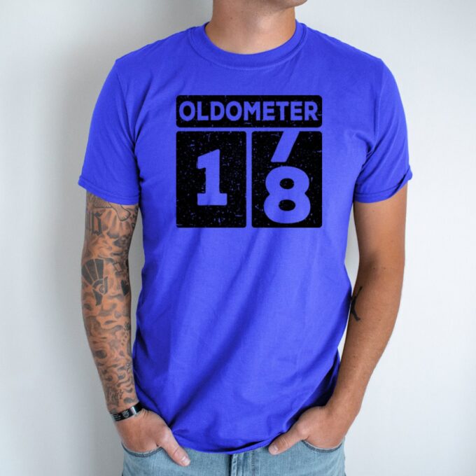 Unisex marškinėliai su spauda „Oldometer 18“ - Image 3