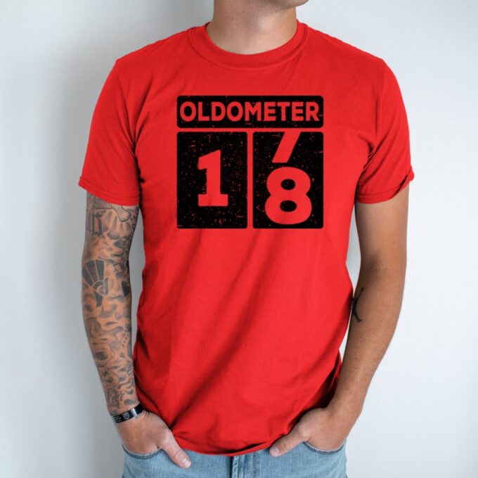 Unisex marškinėliai su spauda „Oldometer 18“ - Image 4