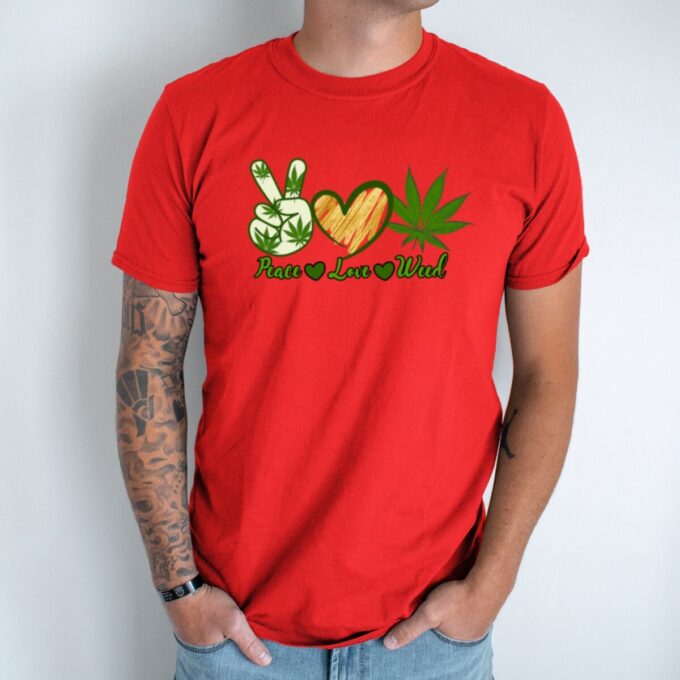 Unisex marškinėliai su spauda „Peace, Love, Weed“ - Image 5