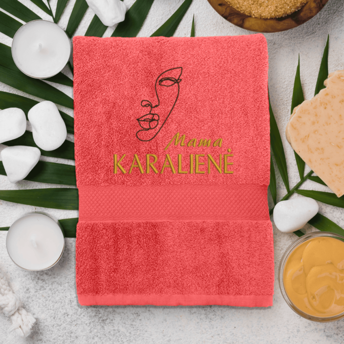 rozine-ranksluostis-mama-karaliene-3