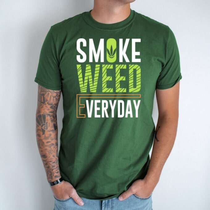 Unisex marškinėliai su spauda „Smoke Weed“ - Image 3