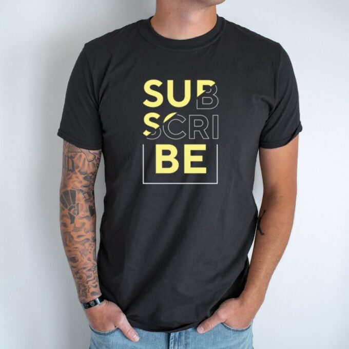 Unisex marškinėliai su spauda „Subscribe“