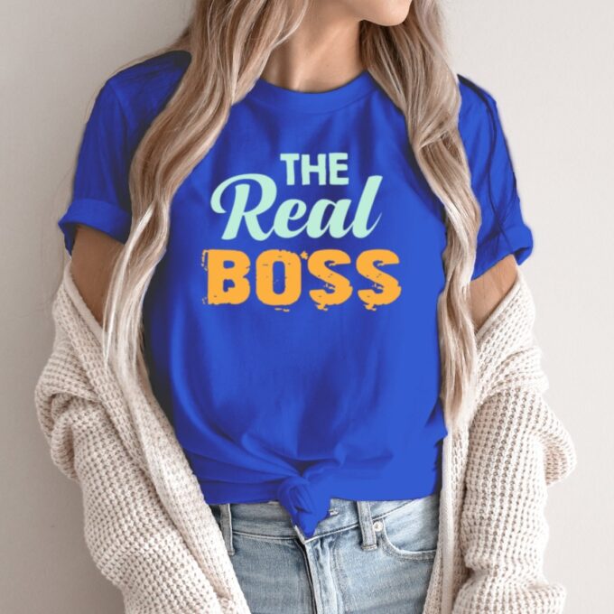 Unisex marškinėliai su spauda „Real boss“ - Image 4