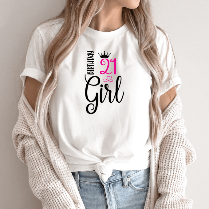 Unisex marškinėliai su spauda „Girl 21“