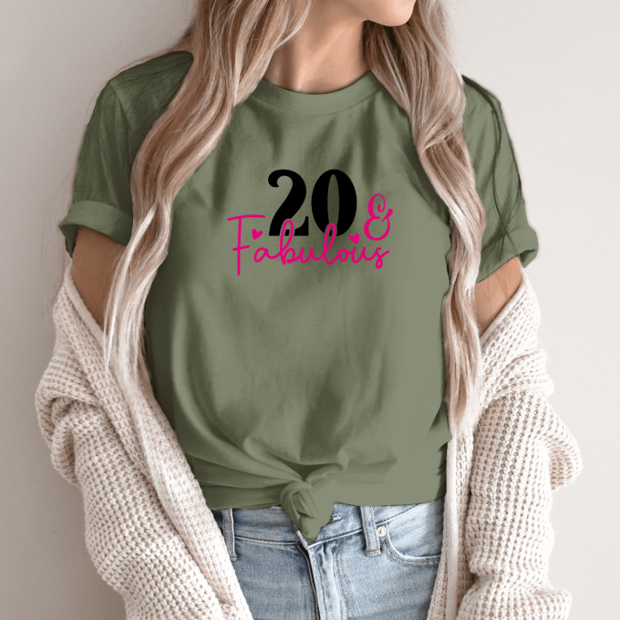 Unisex marškinėliai su spauda „20 ir nuostabi“ - Image 2