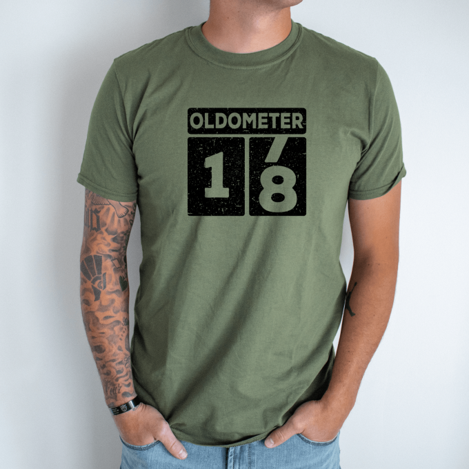 Unisex marškinėliai su spauda „Oldometer 18“ - Image 2