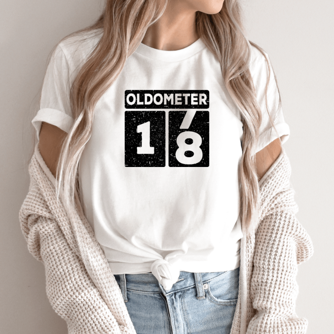 Unisex marškinėliai su spauda „Oldometer 18“ - Image 7