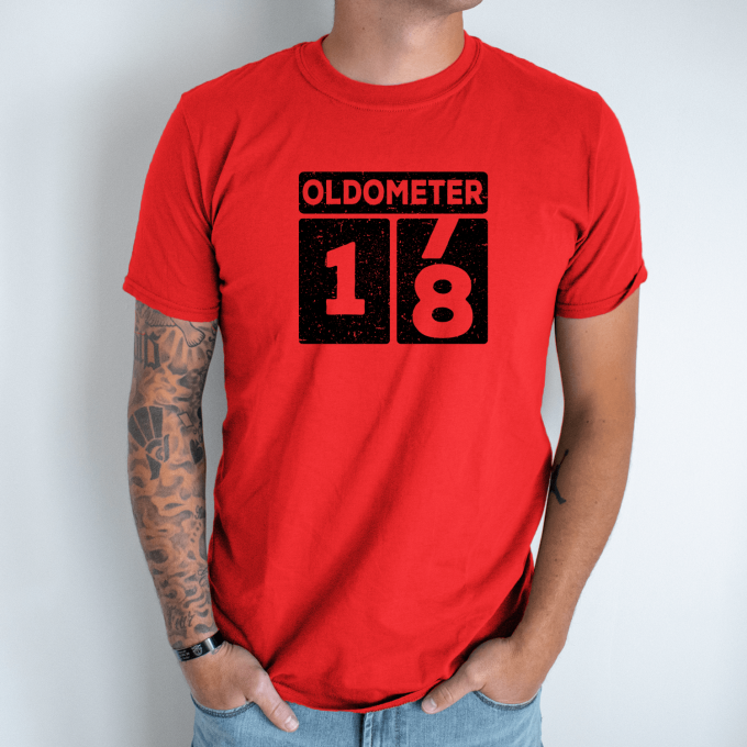 Unisex marškinėliai su spauda „Oldometer 18“ - Image 3