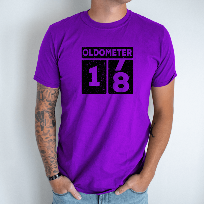 Unisex marškinėliai su spauda „Oldometer 18“ - Image 4