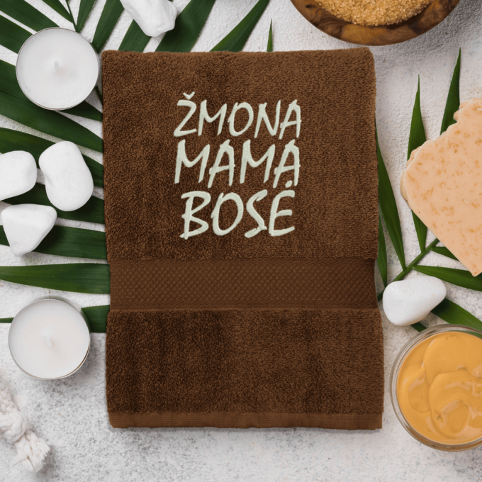 brown-ranksluostis-zmona-mama-bose