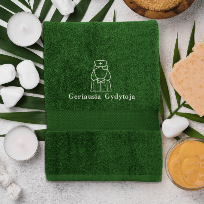 dark-green-ranksluostis-geriausia-gydytoja