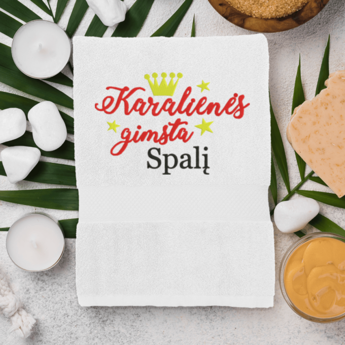 white-ranksluostis-karalienes-gimsta-spali-2
