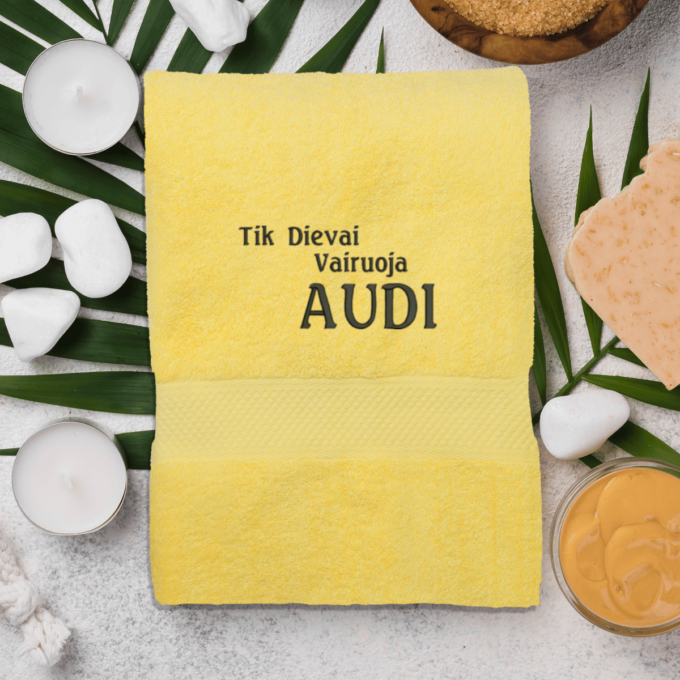 yellow-ranksluostis-audi-2