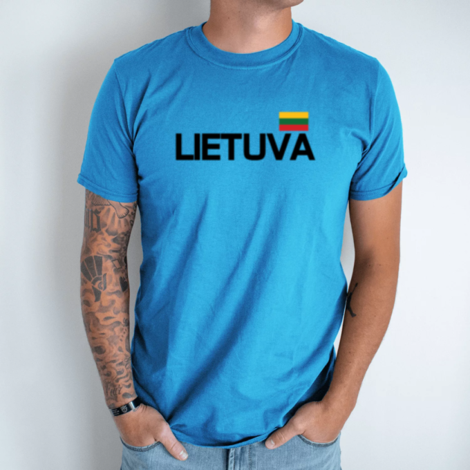 sviesiai-melyna-