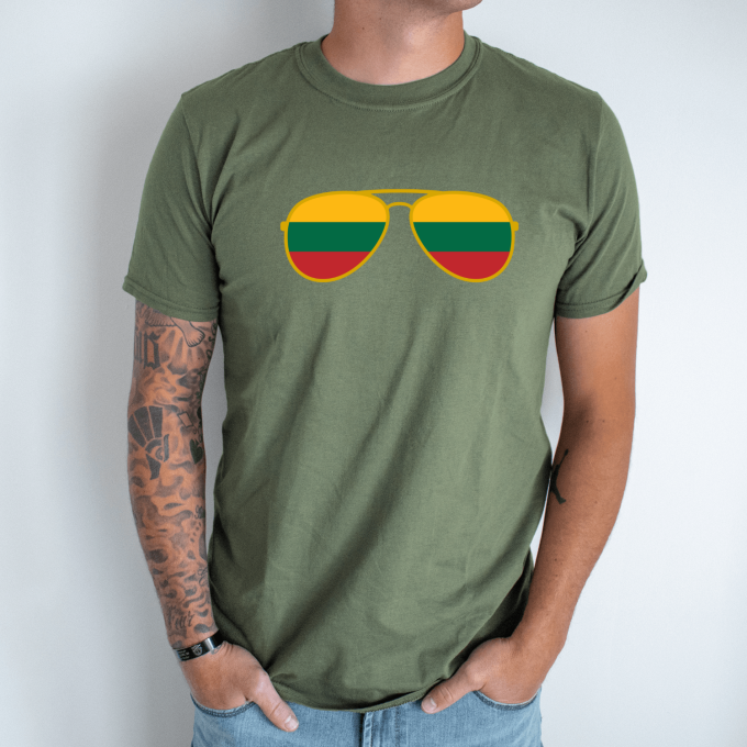 Unisex marškinėliai su spauda „Akiniai“ - Image 2
