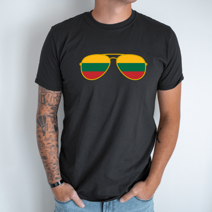 Unisex marškinėliai su spauda „Akiniai“ - Image 7
