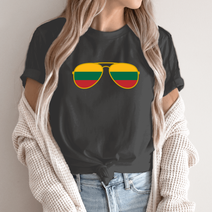 Unisex marškinėliai su spauda „Akiniai“ - Image 12