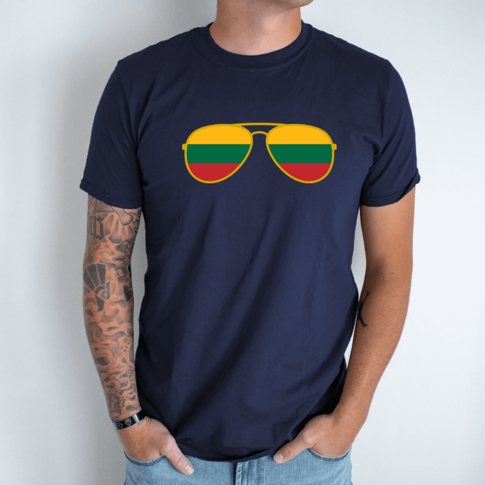 Unisex marškinėliai su spauda „Akiniai“ - Image 5
