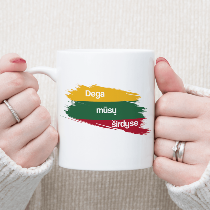 Puodelis „Dega mūsų širdyse“