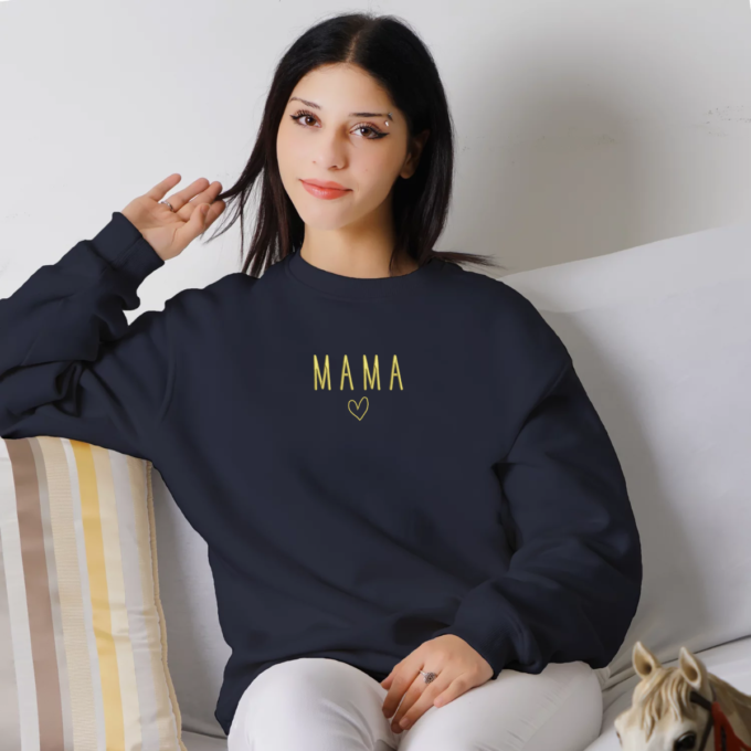 tamsiai-melyna-