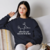 tamsiai-melyna-