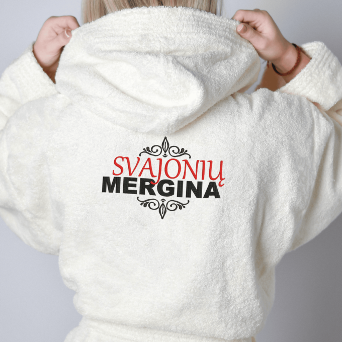 Siuvinėtas unisex chalatas „Svajonių Mergina“