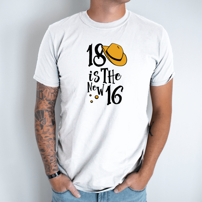 Unisex marškinėliai su spauda „18 is the new 16“ - Image 2
