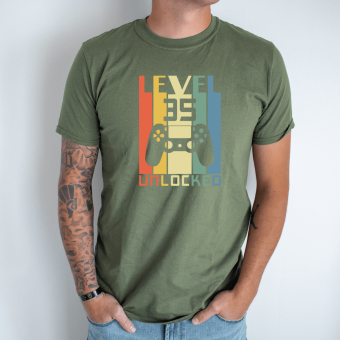 Unisex marškinėliai su spauda „Level 35 Unlocked“ - Image 3